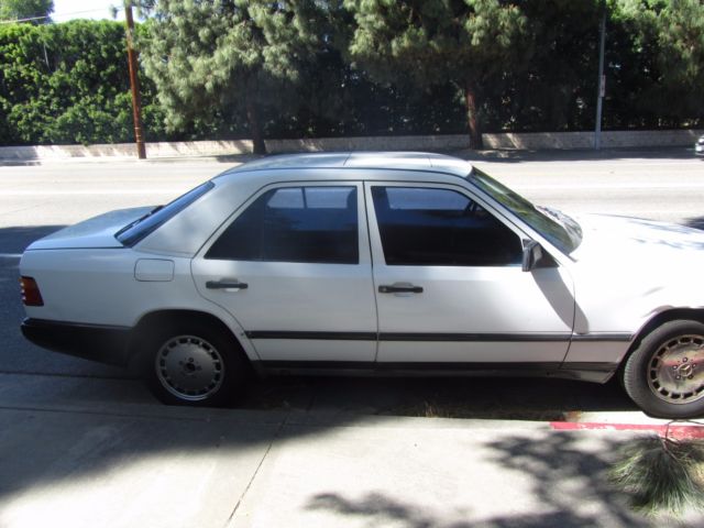 1988 Mercedes-Benz 200-Series - photo 2