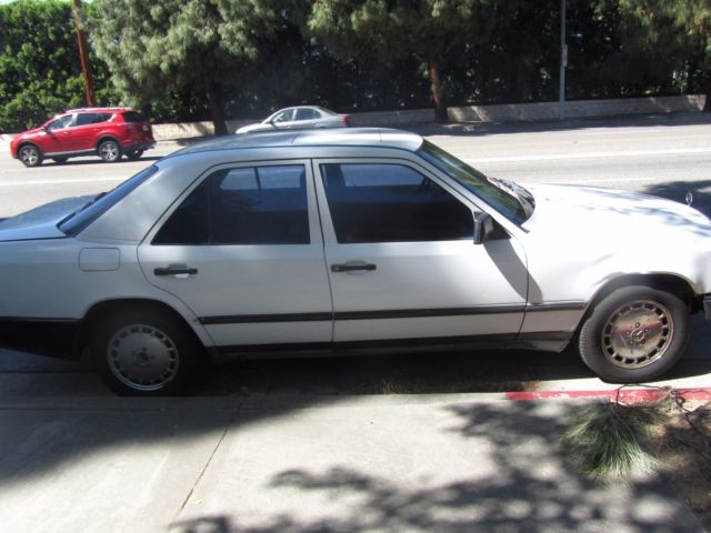1988 Mercedes-Benz 200-Series - photo 3