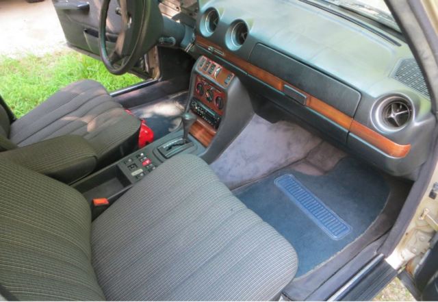 1985 Mercedes-Benz 200-Series Euro model, cloth seats - photo 9