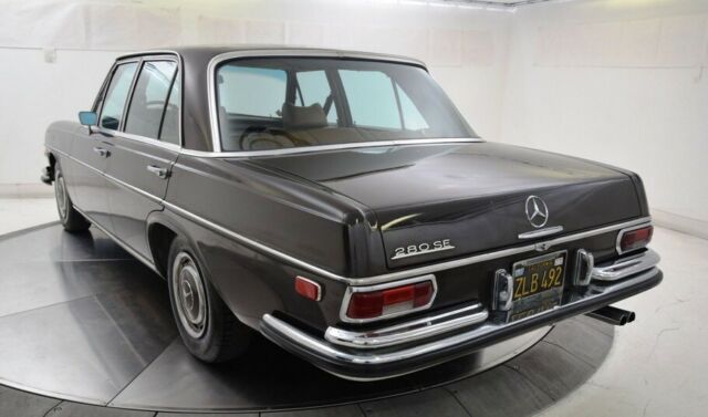 1969 Mercedes-Benz 200-Series - photo 3