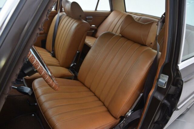 1969 Mercedes-Benz 200-Series - photo 9