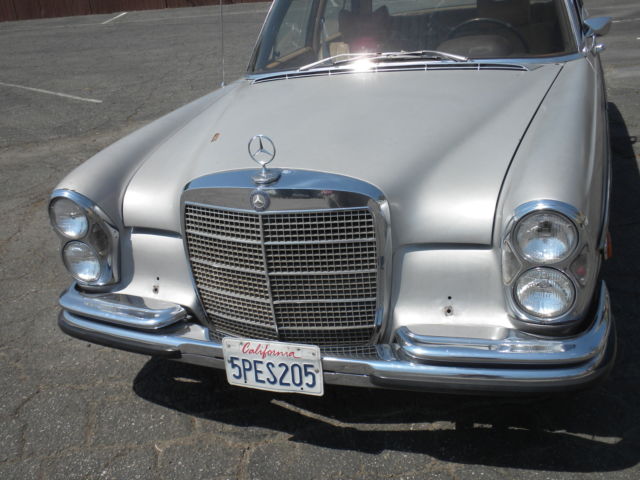 1971 Mercedes-Benz 200-Series - photo 2