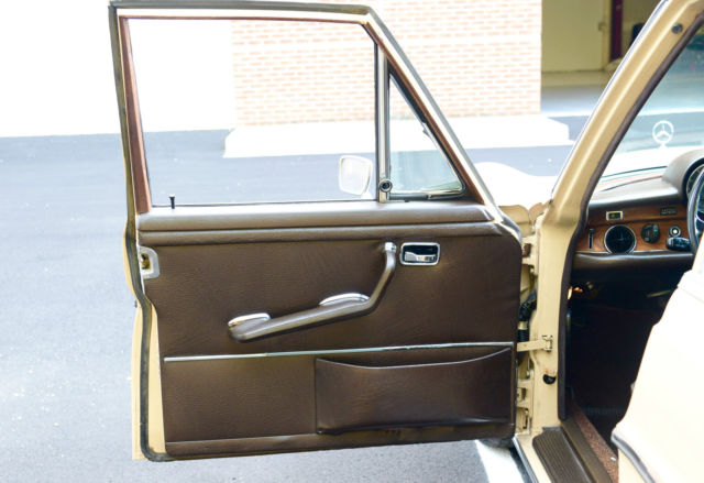 1972 Mercedes-Benz 200-Series 280 SE Sedan 4.5L - photo 13