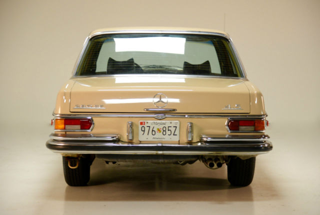 1972 Mercedes-Benz 200-Series 280 SE Sedan 4.5L - photo 2