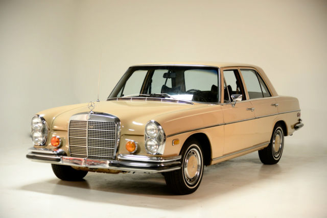 1972 Mercedes-Benz 200-Series 280 SE Sedan 4.5L - photo 3