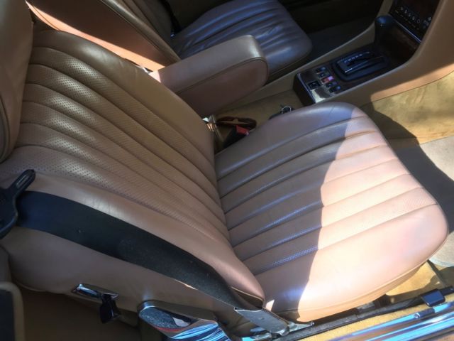 1985 Mercedes-Benz 200-Series - photo 10