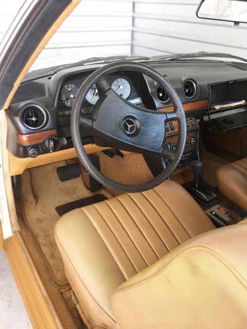 1982 Mercedes-Benz 300-Series Base Coupe 2 Door - photo 6