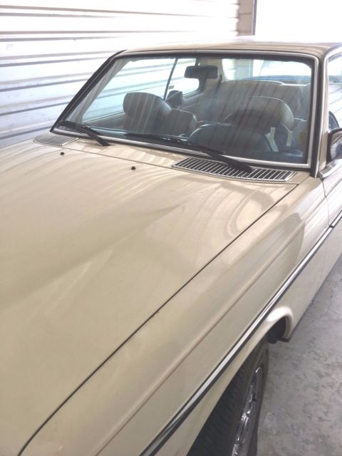 1982 Mercedes-Benz 300-Series Base Coupe 2 Door - photo 2