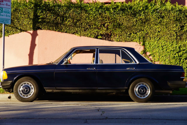 Mercedes Benz 300 D-Turbo. Vintage midnight Blue. 1985 Mercedes-Benz 300-Series