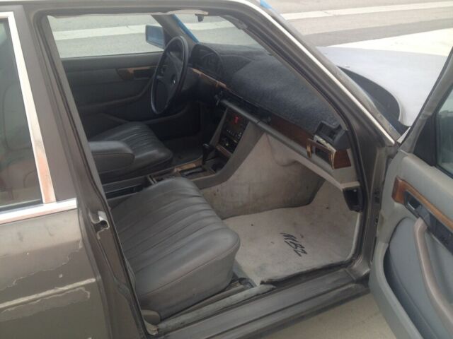 1982 Mercedes-Benz 300-Series - photo 5