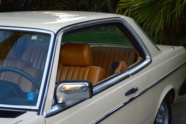 1983 Mercedes-Benz 300-Series 2 door coupe - photo 11