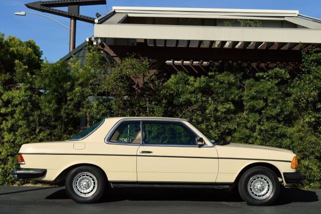 1983 Mercedes-Benz 300-Series 2 door coupe - photo 3