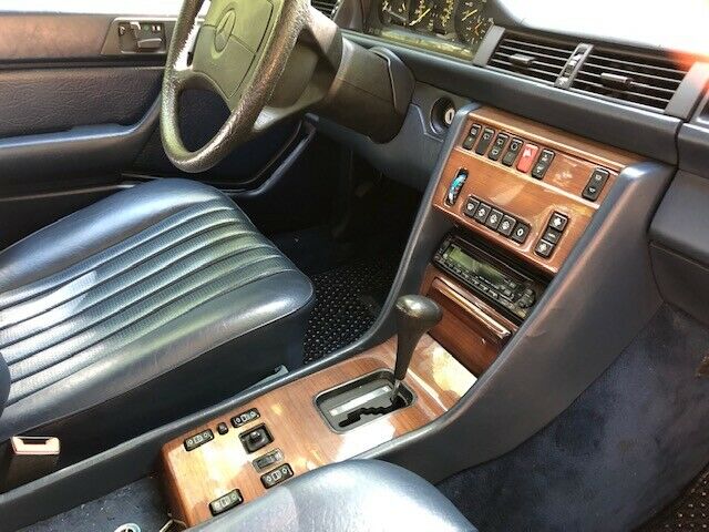 1987 Mercedes-Benz 300-Series - photo 9