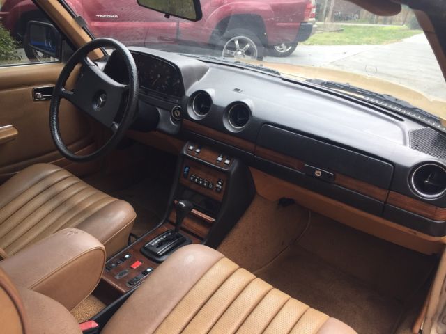 1982 Mercedes-Benz 300-Series - photo 10