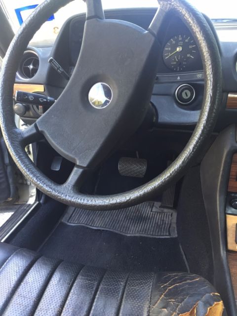 1982 Mercedes-Benz 300-Series - photo 3