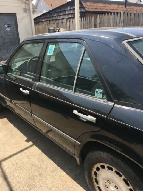 Mercedes Benz 300d series 1987 turbo black color 1987 Mercedes-Benz 300-Series