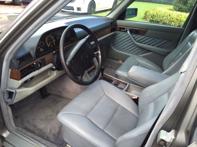 1989 Mercedes-Benz 300-Series SEDAN 4 DOORS - photo 3