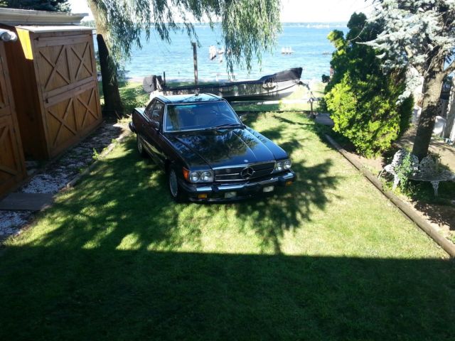 Mercedes-Benz 560 SL 1987 Rare Black Pearl Metallic with Palomino leather. 1987 Mercedes-Benz SL-Class 560SL