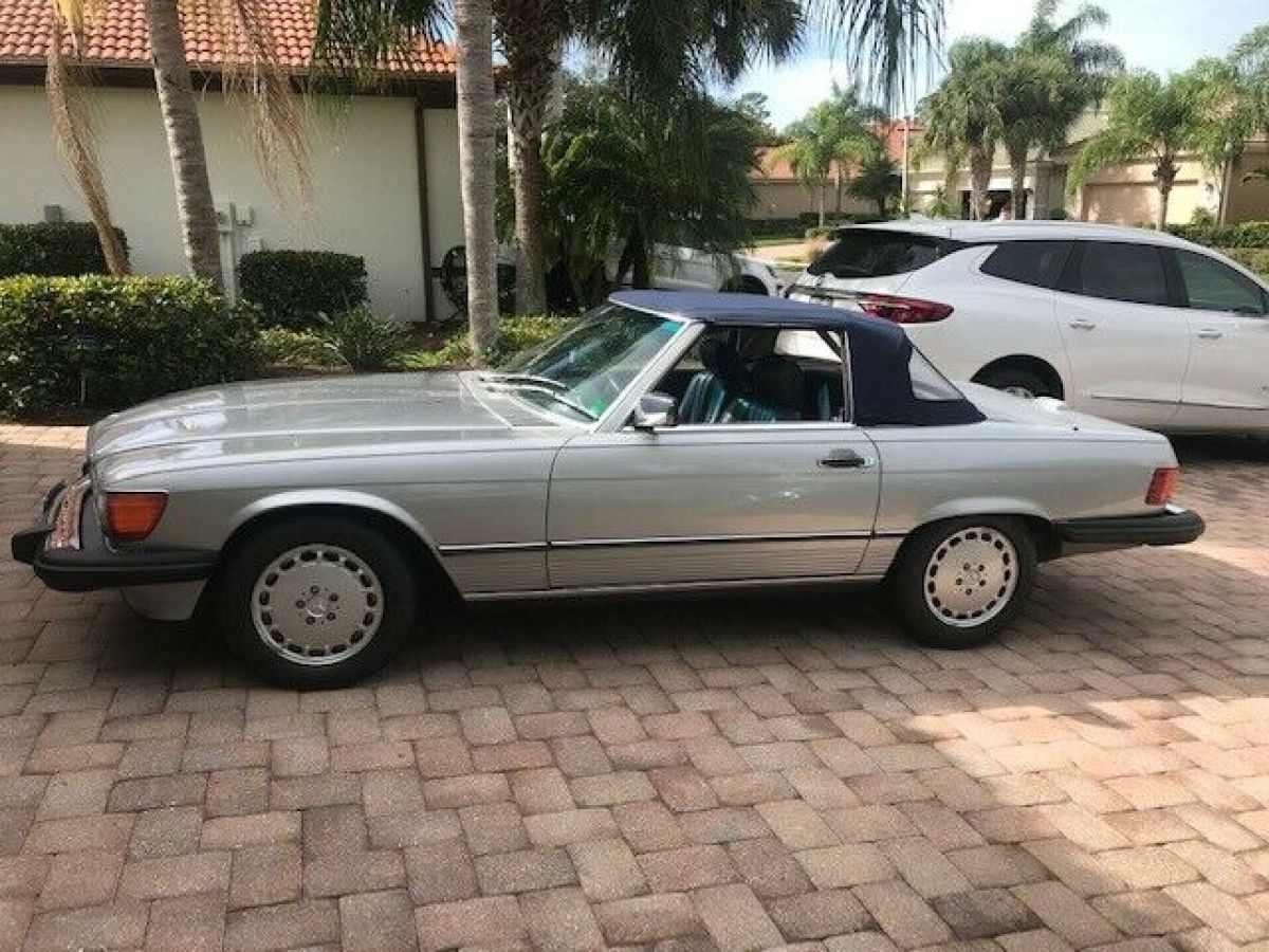 Mercedes Benz 560 SL Convertible 1988 1988 Mercedes-Benz SL-Class