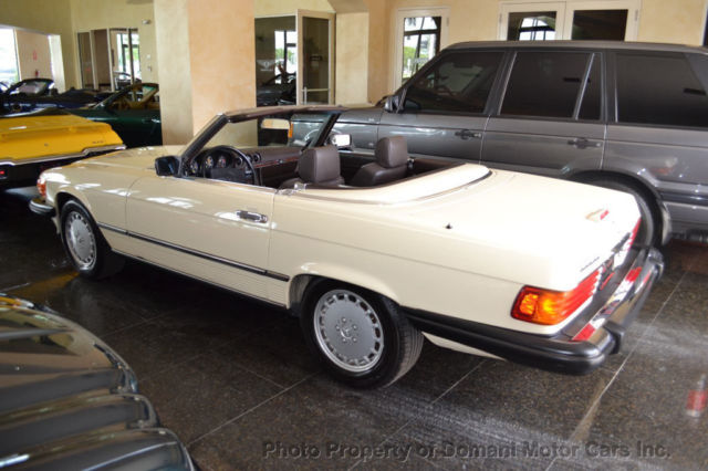 1988 Mercedes-Benz 560SL LOW ORIGINAL MILES, ORIGINAL PAINT, ORIGINAL TOPS! - photo 4