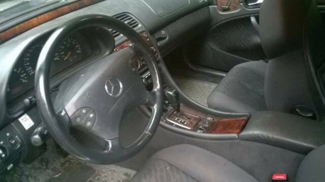 1980 Mercedes-Benz 200-Series - photo 4