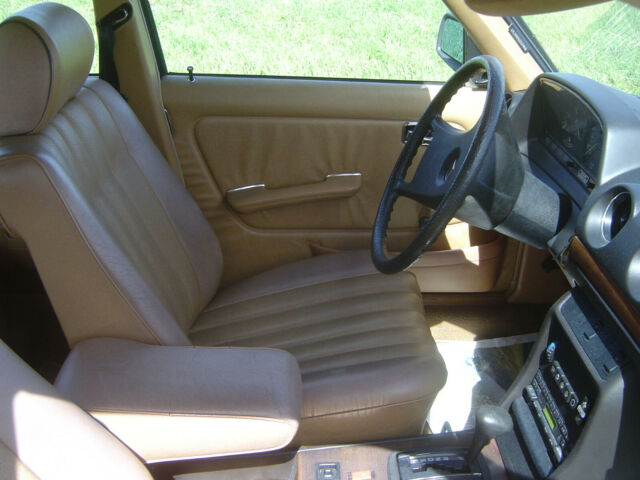 1980 Mercedes-Benz 200-Series - photo 6