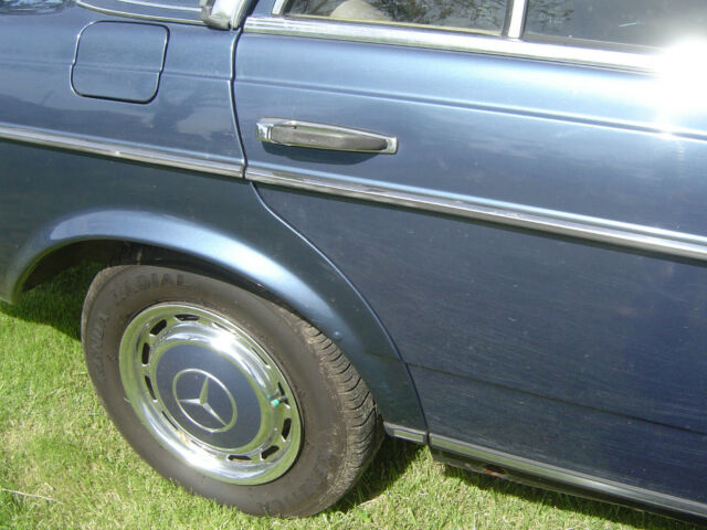 1980 Mercedes-Benz 200-Series - photo 8