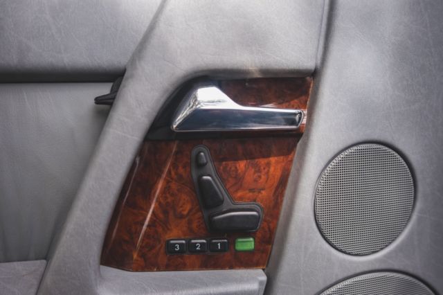 1993 Mercedes-Benz SL-Class SL600 V-12 - photo 11