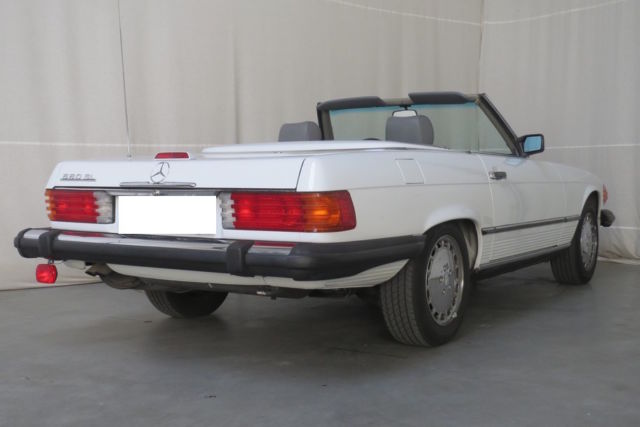 Mercedes-Benz - Type: 560 SL - Chassis: WDBBA48D7KA094930 - Built 01/01/19 1989 Mercedes-Benz SL-Class 3