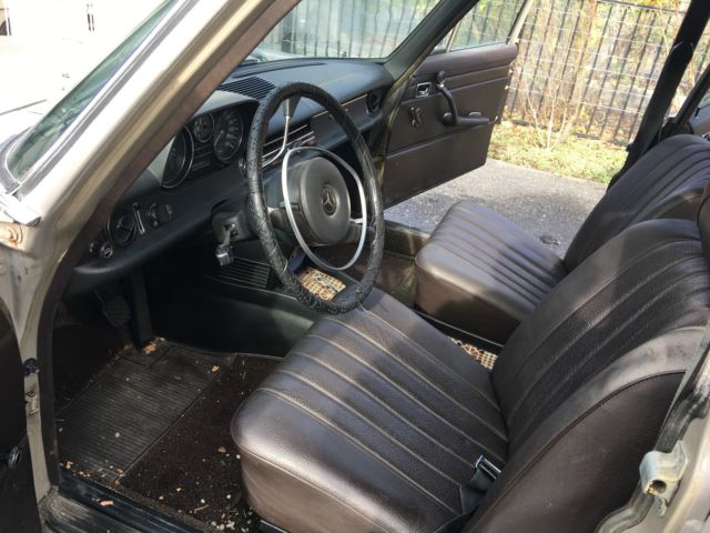 1972 Mercedes-Benz 200-Series - photo 12
