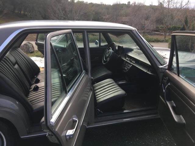 1972 Mercedes-Benz 200-Series - photo 2