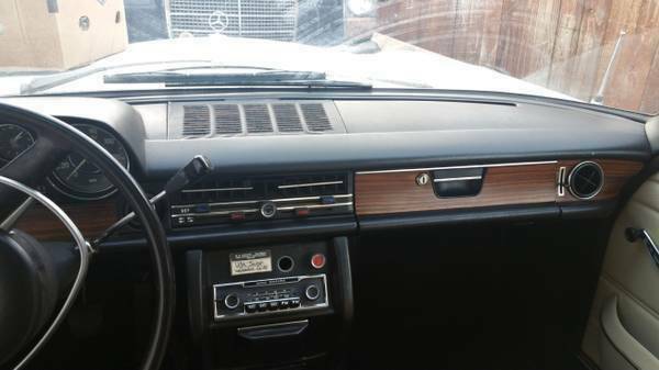 Mercedes W114 1970 Mercedes-Benz 200-Series