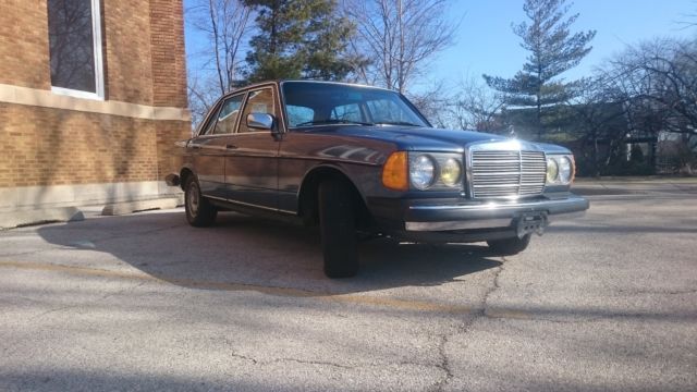 1983 Mercedes-Benz 300-Series 4-Door Sedan - photo 3