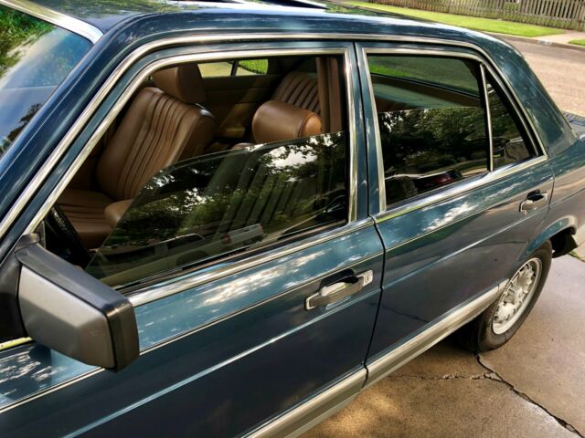 1983 Mercedes-Benz 300-Series - photo 6