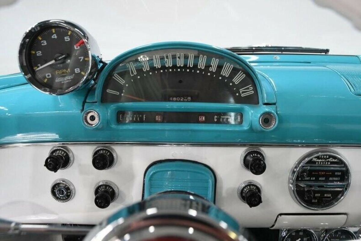 1955 Ford Fairlane Victoria - photo 2