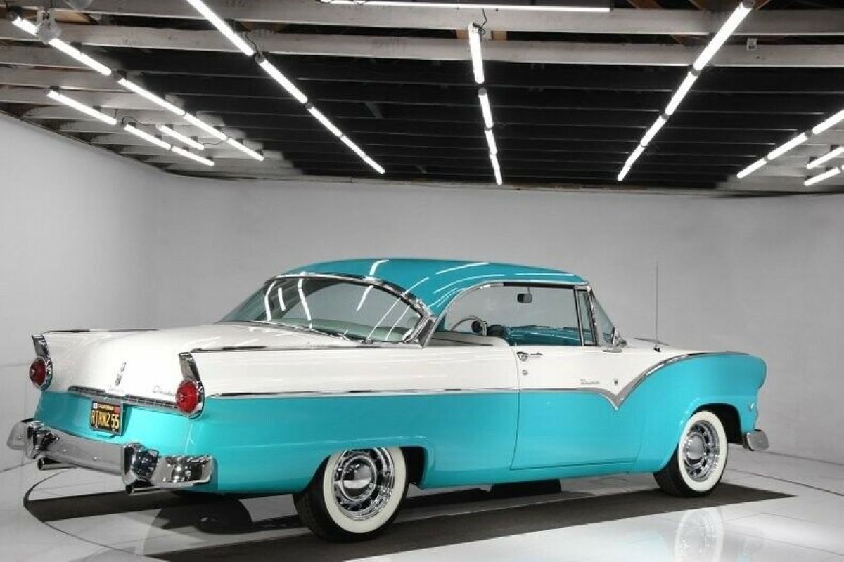 1955 Ford Fairlane Victoria - photo 3