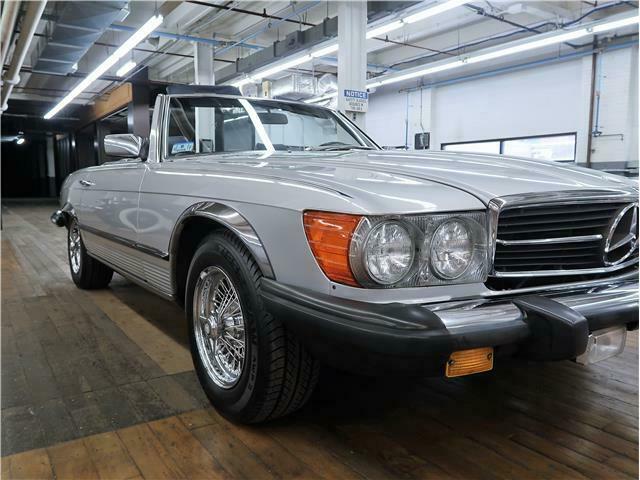 1985 Mercedes-Benz SL-Class Convertible - photo 2