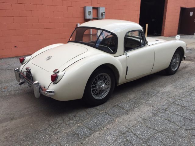1958 MG MGA COUPE - photo 10