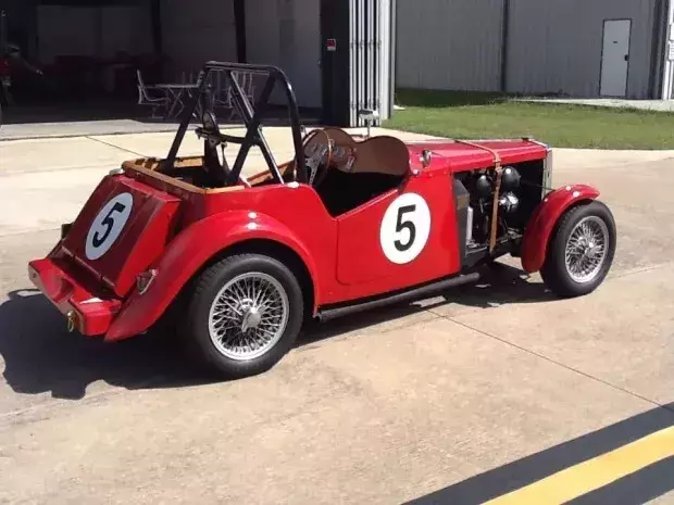 MG TD vintage race car-possible cool street machine-'tire kicker' backed out 1951 MG T-Series