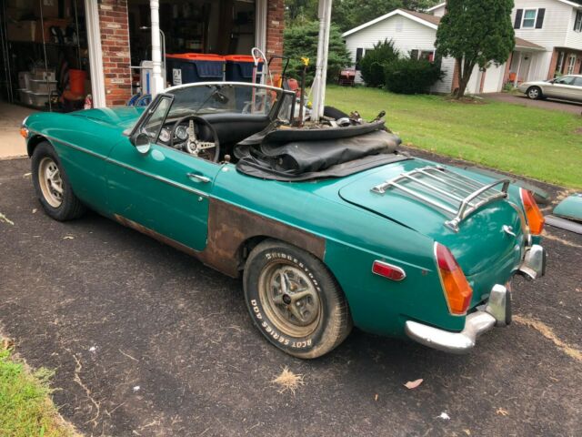 MGB 1970 Project Split Bumper new sills, floors, rear fenders, extras, title 1970 MG MGB Base