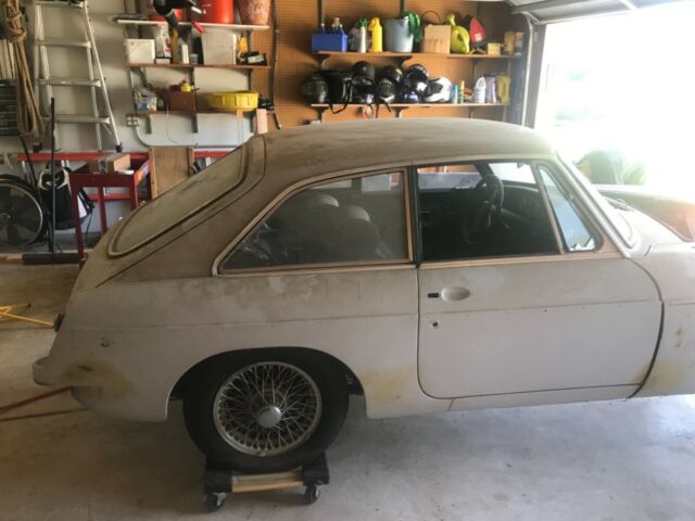 1975 MG MGB Gt - photo 2