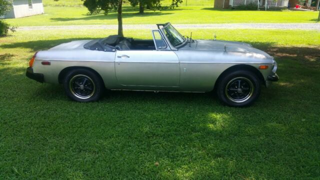 1974 MG MGB Convertible - photo 2