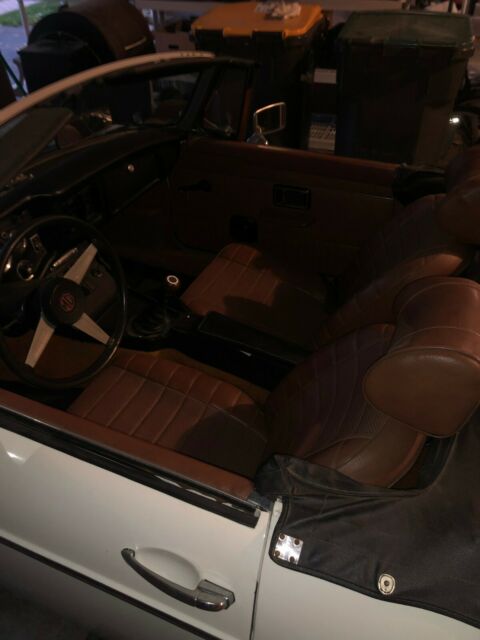 1974 MG MGB Convertible - photo 2