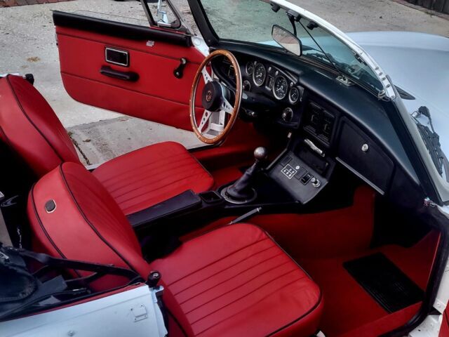 1974 MG MGB - photo 2