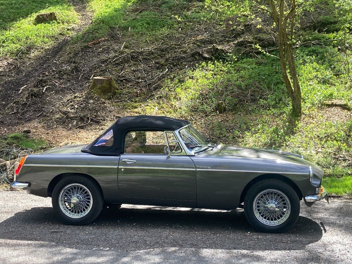 1973 MG MGB - photo 2