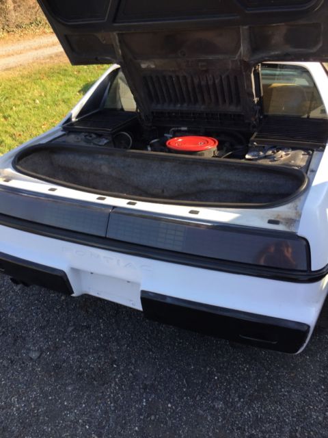 1984 Pontiac Fiero - photo 2