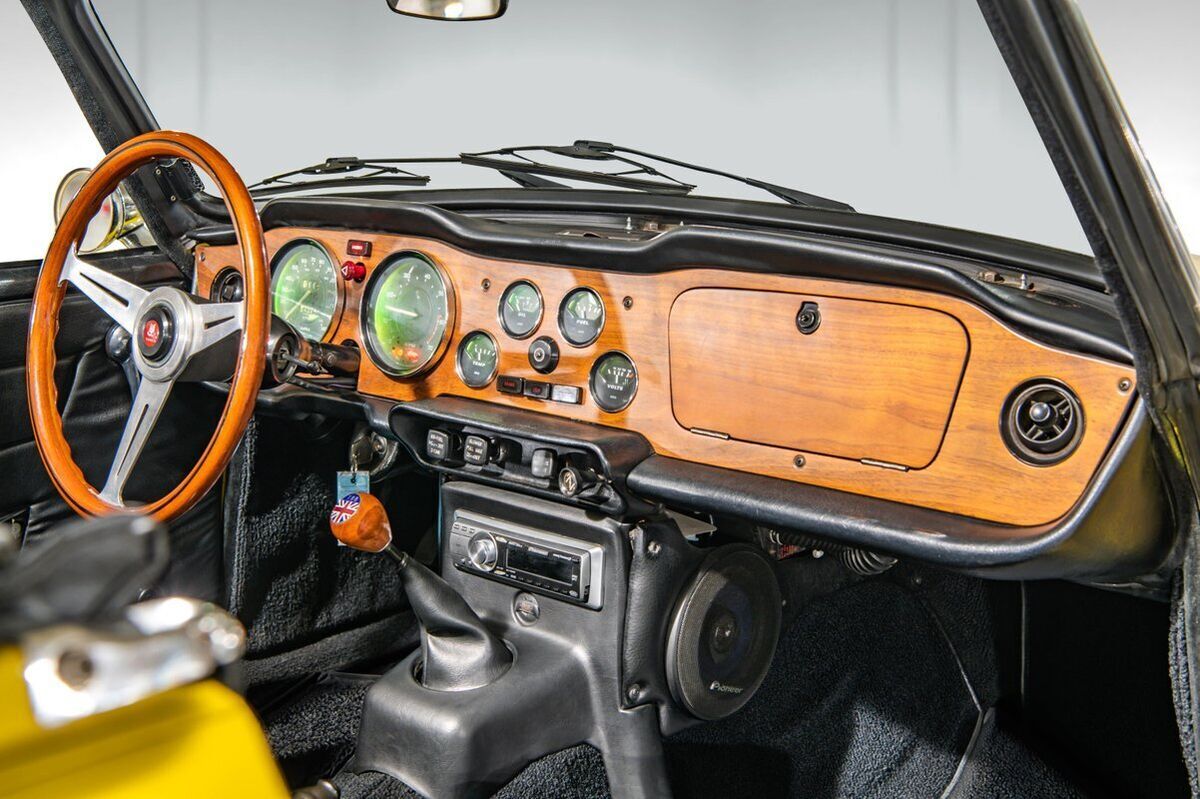 1976 Triumph TR-6 Roadster - photo 11