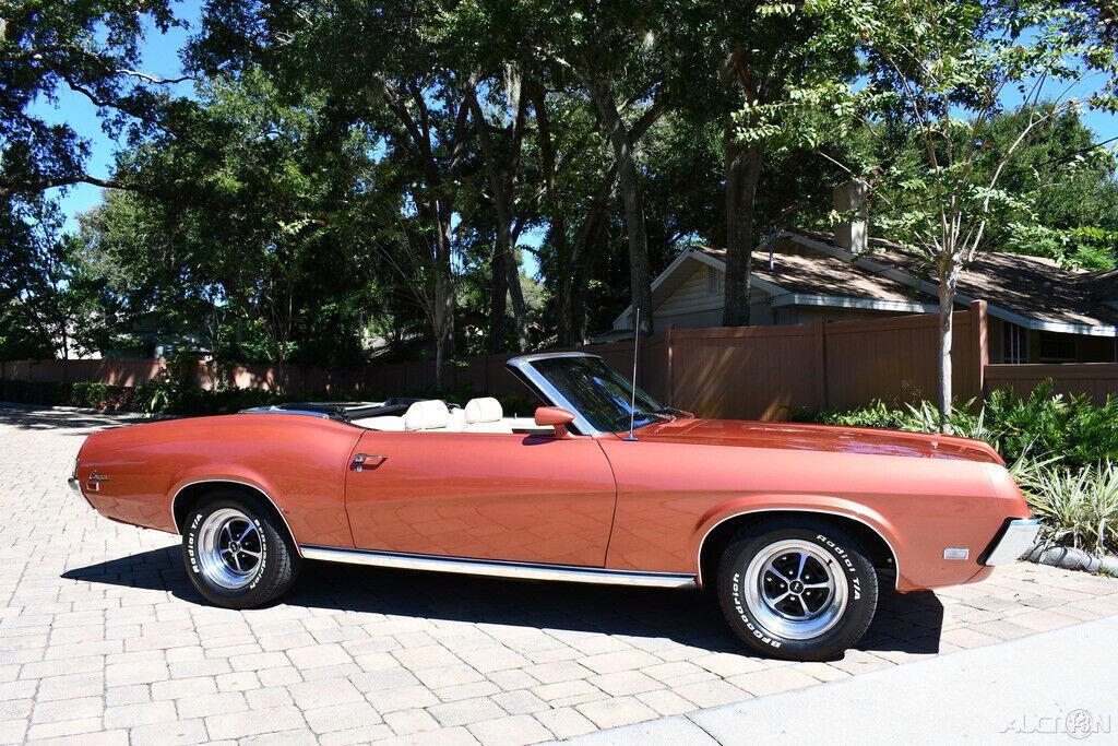 1969 Mercury Cougar Restored Amazing very Rare Color Combination! - photo 4