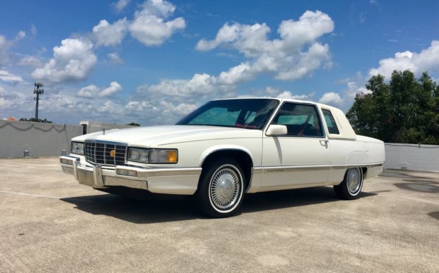 **MINT** 1992 Cadillac Fleetwood Coupe RARE, 1 of 443 made! 29k original miles! 1992 Cadillac Fleetwood