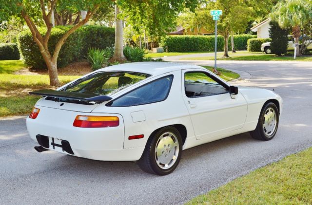 1987 Porsche 928 2 Door Coupe - photo 4